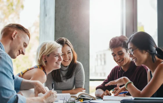 Como conseguir bolsa de estudos para intercâmbio internacional: tipos, requisitos e dicas práticas