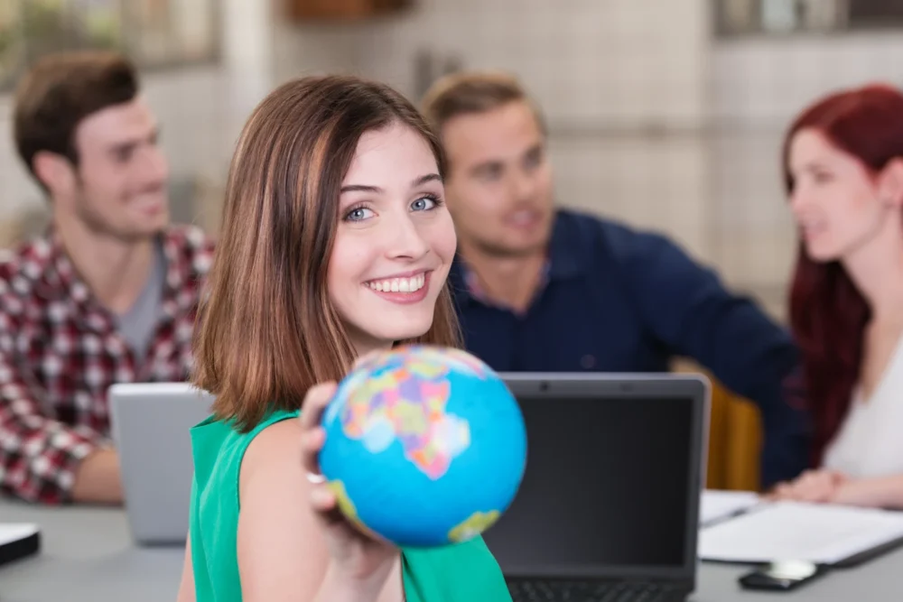 Agora é a hora: como aplicar para bolsas de estudos internacionais e estudar fora em 2026?