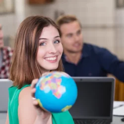 Agora é a hora: como aplicar para bolsas de estudos internacionais e estudar fora em 2026?