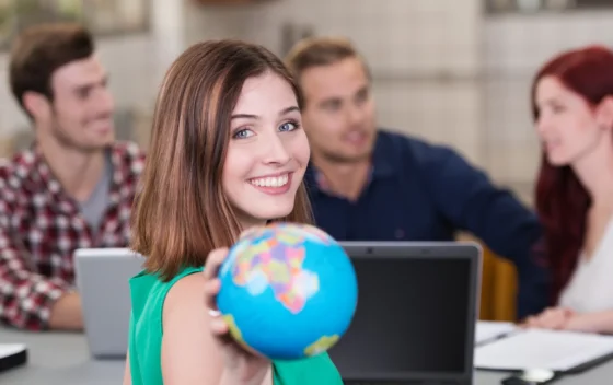 Agora é a hora: como aplicar para bolsas de estudos internacionais e estudar fora em 2026?