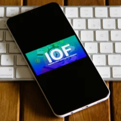 Entenda o impacto do IOF do seu cartão na sua viagem internacional — e a solução para esse problema